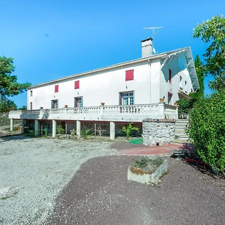 Chez Annie Et William Holiday home Montpouillan